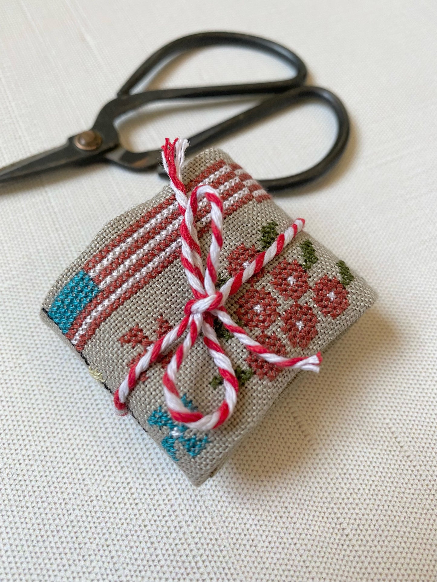 Plum Street Samplers - Freedom Pin Roll