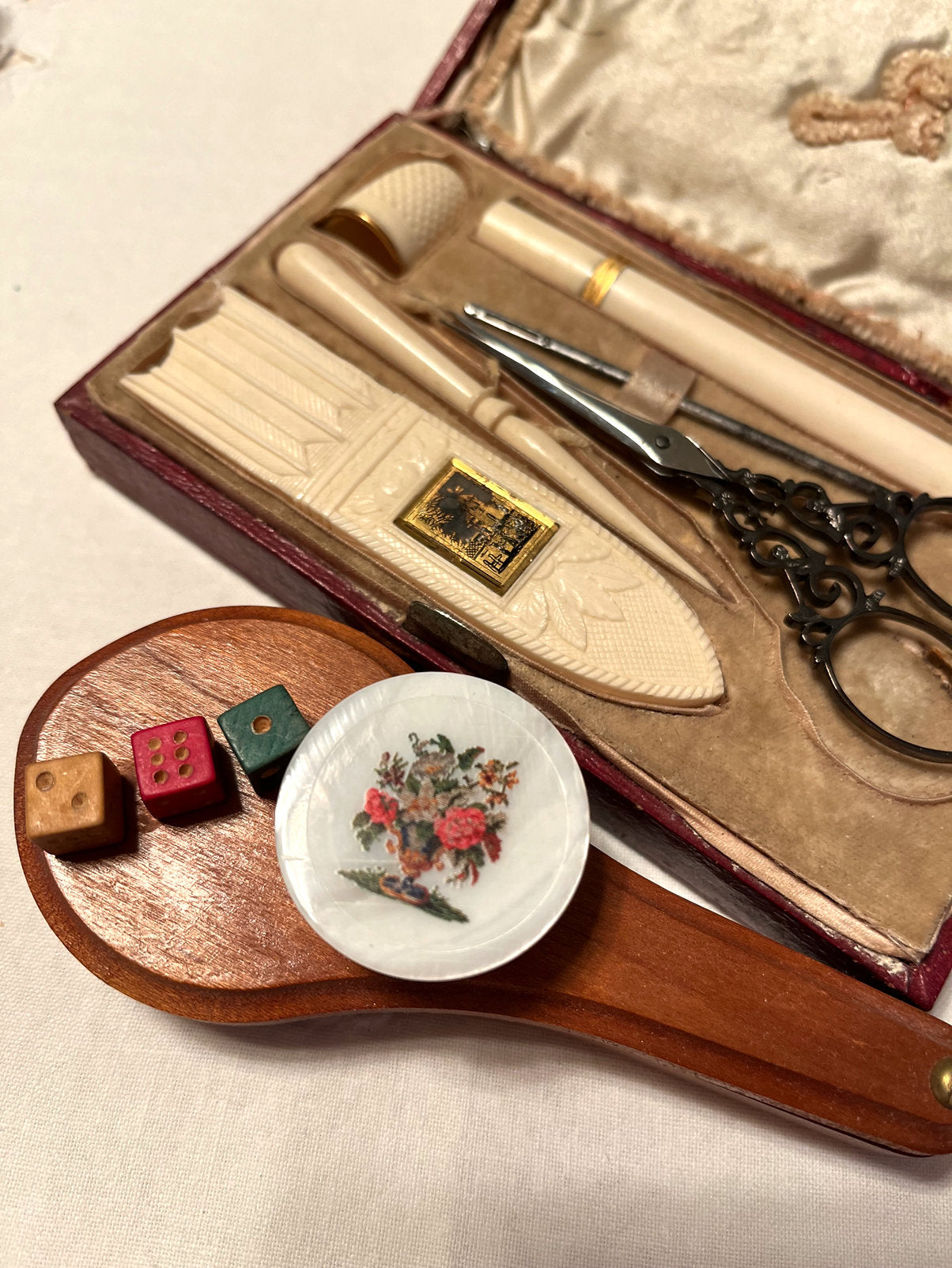 Maison Choisel - Mother of Pearl Needleminder Germaine Blanche