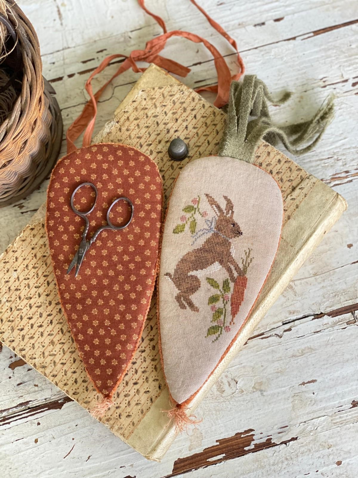 Stacy Nash Primitives -Velvet Carrot Needle Book