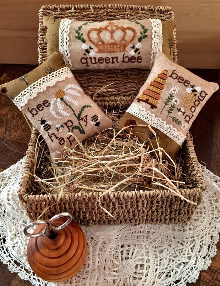 Rovaris - Queen Bee Pincushions (with charm)