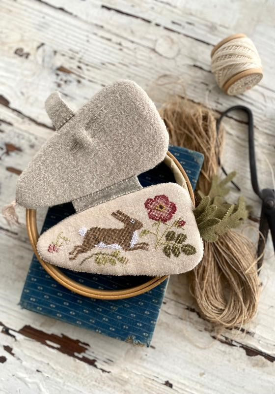Stacy Nash Primitives - Velvet Parsnip Needle Book