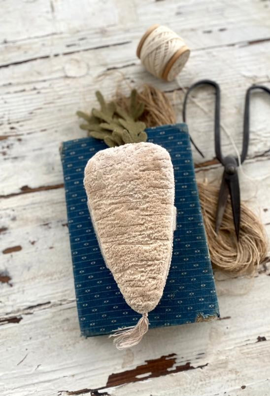 Stacy Nash Primitives - Velvet Parsnip Needle Book