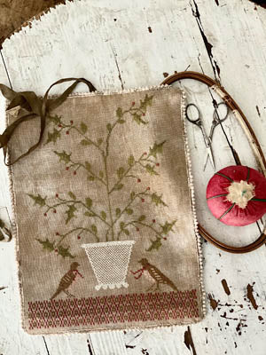 Stacy Nash Primitives - Holly Basket Sewing Roll